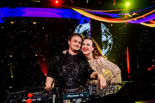 DOROTHEE VEGAS & LIKE MAARTEN