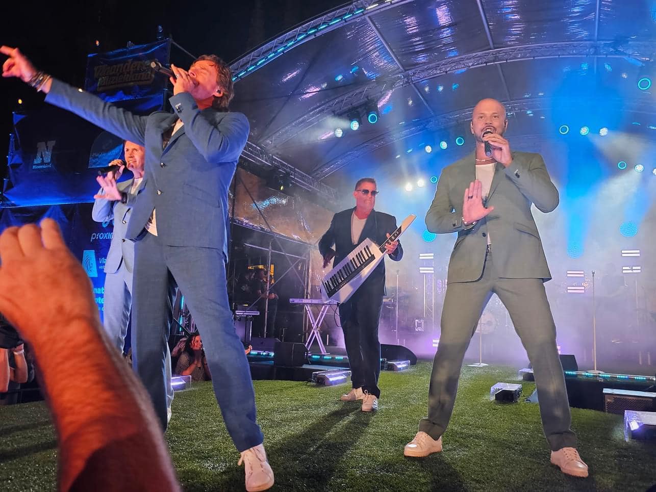 Good Shape live op het podium met een energiek optreden vol jaren 90-hits, dans en nostalgische sfeer