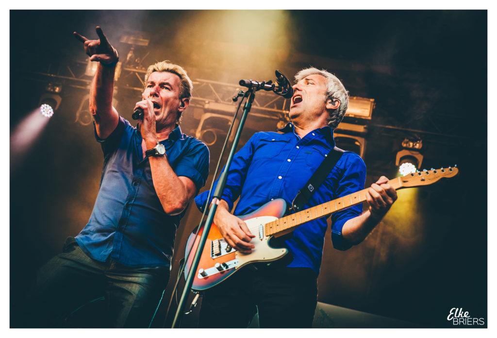 Soulsister live op het podium – Jan Leyers en Paul Michiels zingend en spelend voor een aandachtig en enthousiast publiek