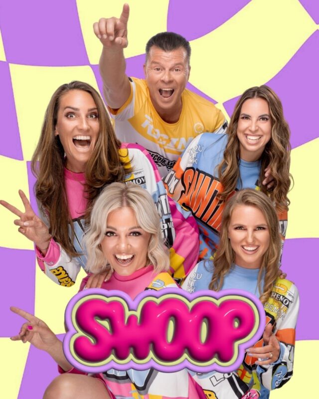Swoop live op het podium met Filip D’haeze en dansers, zingend en dansend tijdens een feestelijk optreden vol Vlaamse sfeer