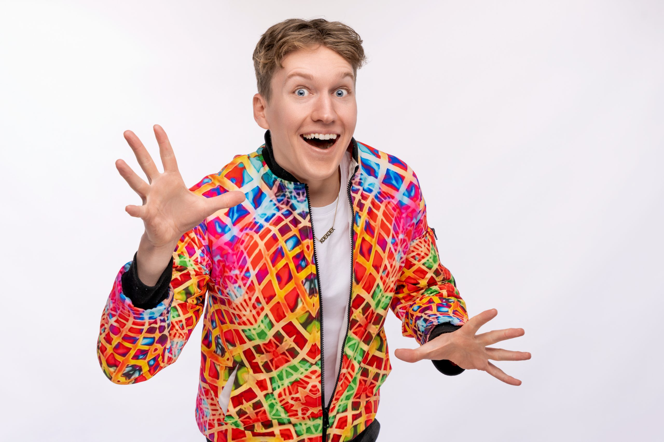 Louis Flion brengt sfeer met een live optreden vol ambiance en meezinghits