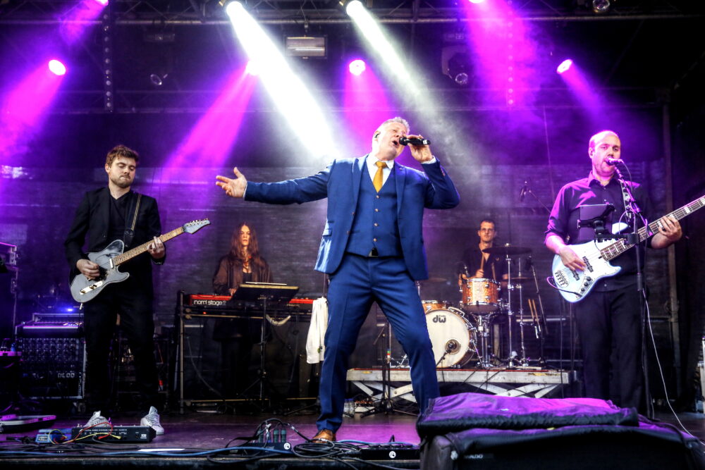 Coverband Ontpopt live boeken bij Dream Animations – dé band voor Nederlandstalige hits en een spetterend feest op elk event.