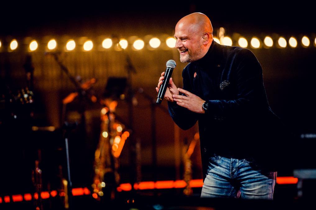 Raf Van Brussel live boeken bij Dream Animations – zanger, muzikant en verhalenverteller met een warme stem en Nederlandstalig repertoire.