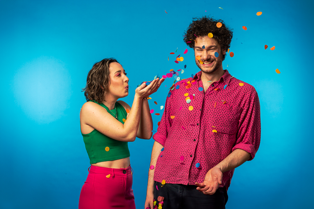 Boek The Crazy Discoshow bij Dream Animations – een interactieve familieshow met DJ, zangeres Ymke, dans, cadeautjes en sfeer voor jong en oud.