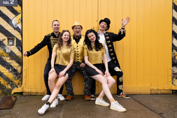 De Jajajoepie Kidsparty live op het podium tijdens een kinderfuif, te boeken via Dream Animations