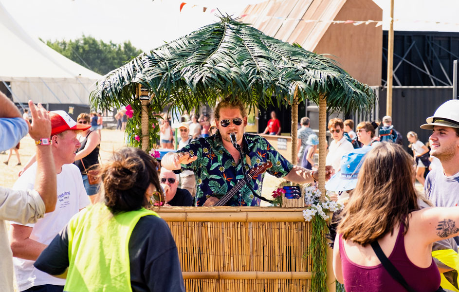 Zuiders getinte mobiele muziekact op event