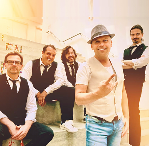 De Nederpopband live optreden met Wim Leys en band tijdens Nederlandstalig muziek event